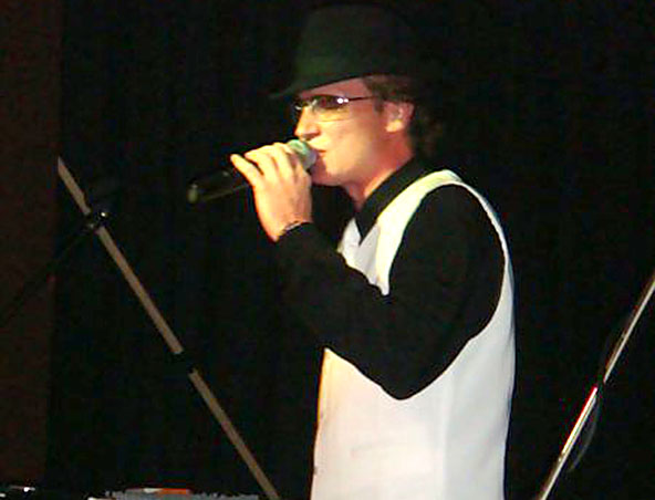 Robby Musician Singer Brisbane - Entertainers Weddings