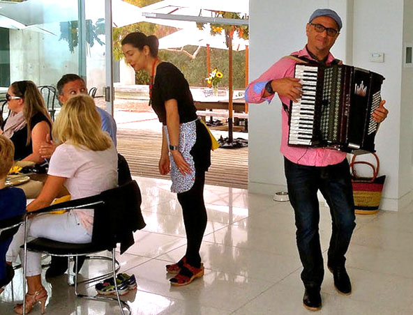 Melbourne Piano Accordion Player